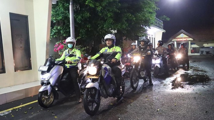 Polisi patroli cegah perang sarung di Mojokerto