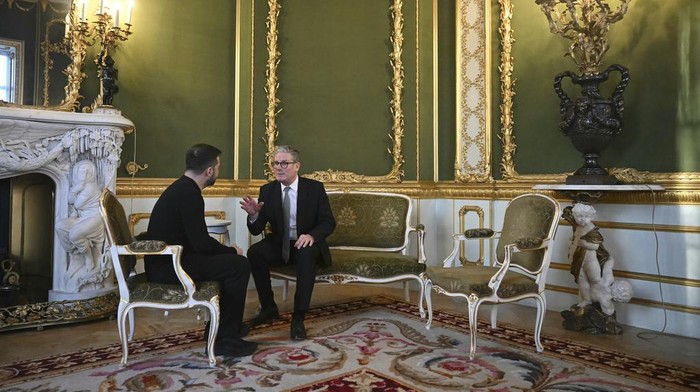 Britain's Prime Minister Keir Starmer, right, and Ukraine's President Volodymyr Zelenskyy meet during the European leaders' summit to discuss Ukraine, hosted by Britain's Prime Minister Keir Starmer, at Lancaster House, London, Sunday March 2, 2025. (Justin Tallis/Pool via AP)