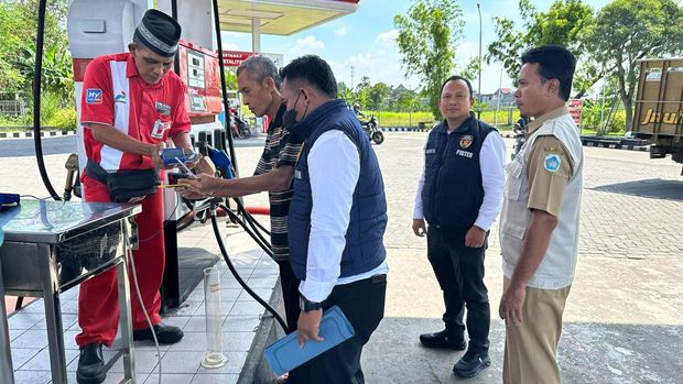 Sidak BBM oplosan di sejumlah SPBU di Lamongan.
