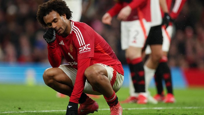 Soccer Football - FA Cup - Fifth Round - Manchester United v Fulham - Old Trafford, Manchester, Britain - March 2, 2025  Manchester Uniteds Joshua Zirkzee reacts during the match REUTERS/Phil Noble
