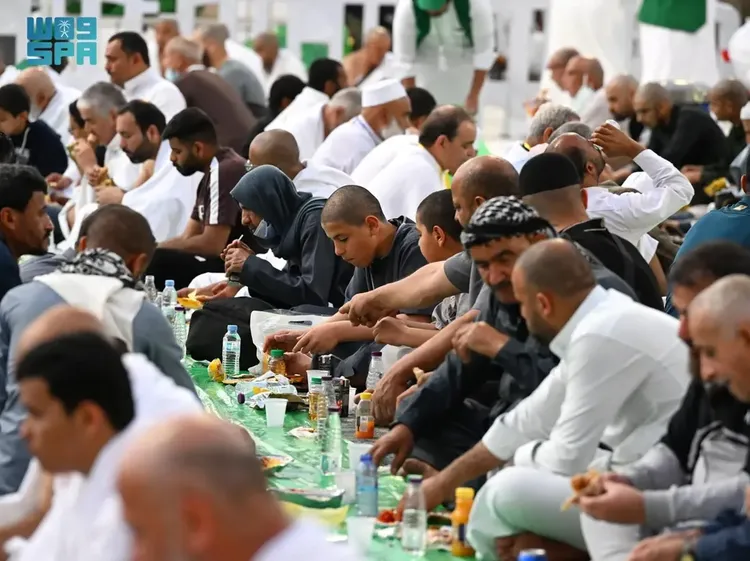 Suasana Buka Puasa di Masjidil Haram Makkah