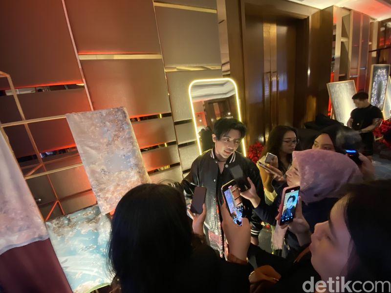 Tex Saverio Meluncurkan Koleksi Scarf Hijab bernama TS