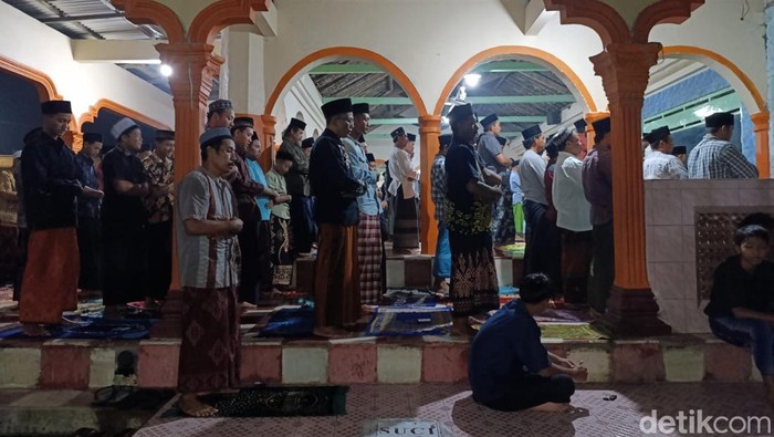 Tradisi tarawih kilat di Ponpes Mambaul Hikam, Desa Mantenan, Kecamatan Udanawu, Blitar.