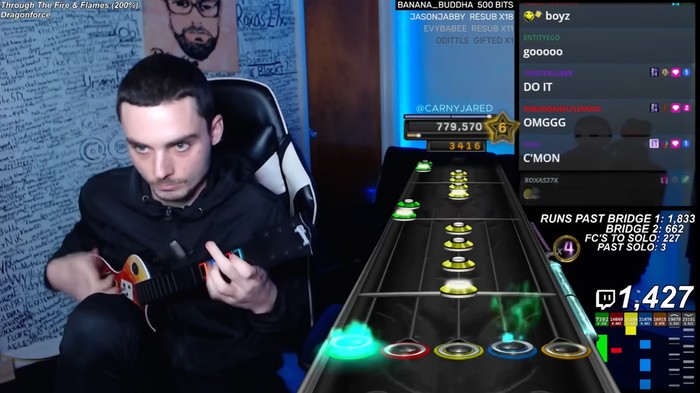Viral sebuah video di internat, yang memperlihatkan betapa handalnya gamer yang satu ini memainkan game mirip Guitar Hero 3 berjudul Clone Hero. Bagaimana tidak, dirinya berhasil menaklukkan salah satu lagu paling populer di game ini, yakni Through the Fire and Flames.