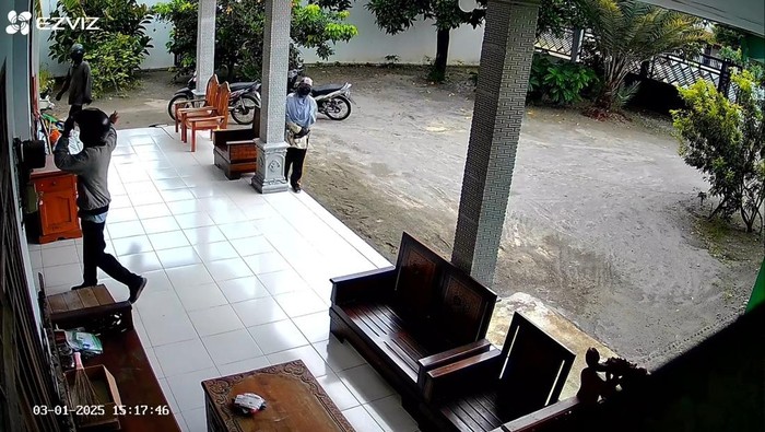 Viral pengemis di Mojokerto nyelonong masuk ke rumah warga