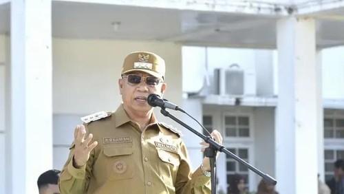 Wali Kota Bima, A. Rahman (Aji Man) memimpin apel gabungan dan halal bihalal lingkup Pemkot Bima, di halaman kantor Wali Kota Bima, Senin, (3/3/2025). (Istimewa)