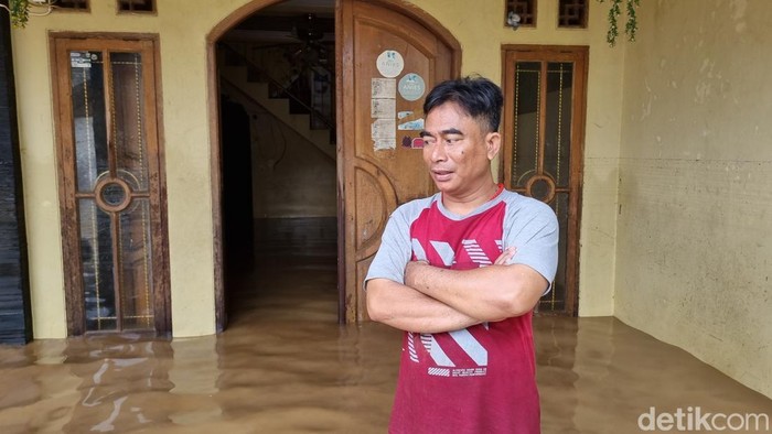 Warga Pejaten, Solihan,  Masak Sahur Ramadan Lebih Awal karena Tahu Akan Datang Banjir (Taufiq/detikcom).