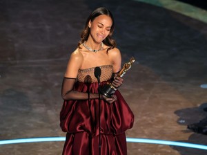 Video: Oscar Pertama untuk Zoe Saldana