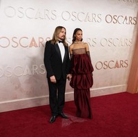 Marco yang menikahi Zoe sejak 2013 dan dikaruniai tiga anak, setia menemani sang istri menghadiri berbagai acara penghargaan. Sebelum hadir di Oscars 2025, Zoe dan Marco telah datang ke Golden Globes, Critics Choice Awards, BAFTAs, dan SAG Awards. Dan Zoe Saldana menang di semua acara penghargaan film yang dihadirinya tersebut. Foto: Getty Images/Mike Coppola