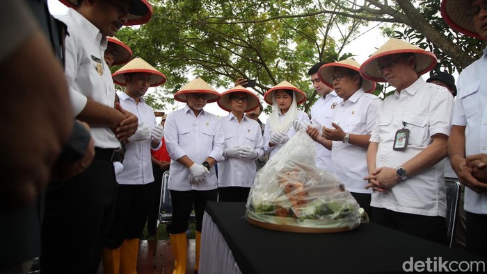 Perayaan #DemiIndonesia Mandiri Pangan 2025 digelar di Lapangan Desa Pangkur, Kecamatan Pangkur, Kabupaten Ngawi, Jawa Timur, Senin (3/3/2025).