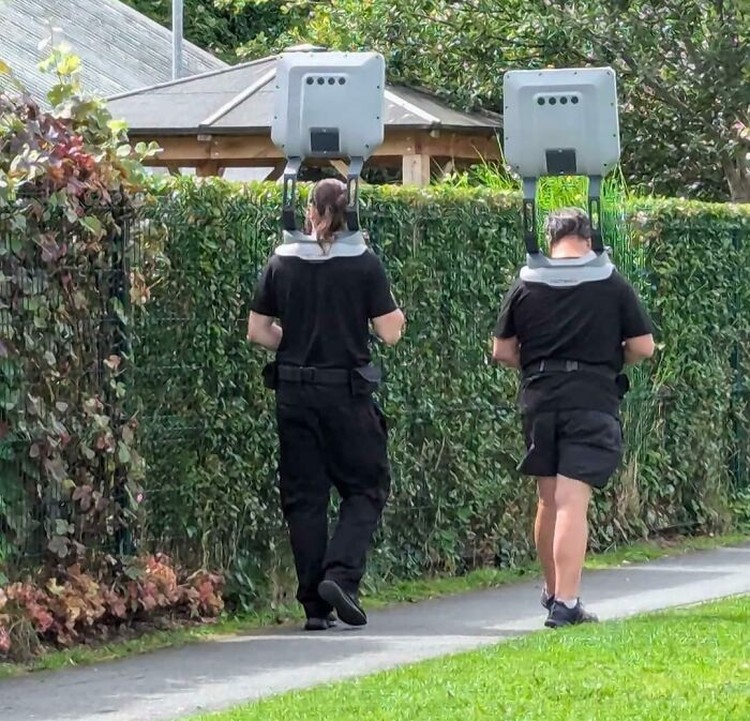 10 Objek Misterius dan Aneh Dibagikan Netizen, Mana Paling Menarik Buatmu? Kumpulan objek misterius dan aneh berikut dibagikan oleh netizen. Mana yang menurutmu paling menarik?