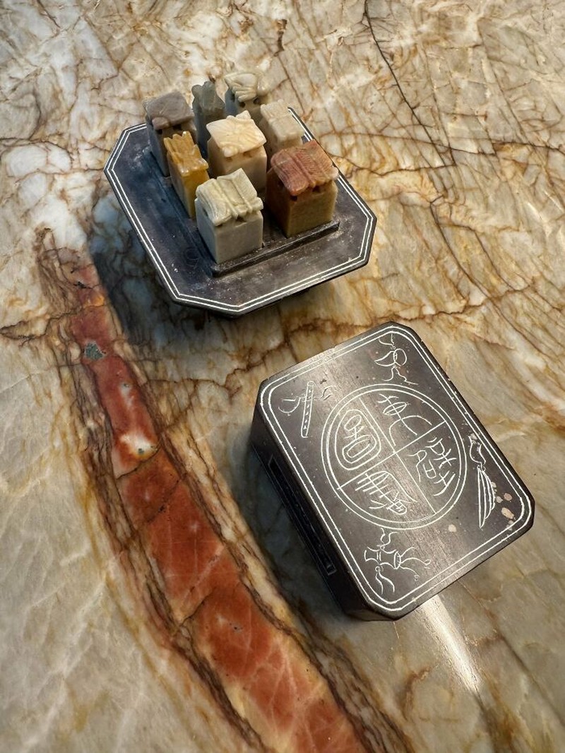 Kumpulan objek misterius dan aneh berikut dibagikan oleh netizen. Mana yang menurutmu paling menarik?