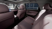 Fiturnya tebilang lengkap, ada panel instrumen berukuran 8,8 inch, layar hiburan sentral 14,6 inch, CarLink, konektivitas CarPlay, HiCar, asisten suara AI, wi-fi di kabin, enam pengeras suara, kontrol jarak jauh melalui ponsel, panoramic sunroof dan masih banyak lagi. Foto: Doc. GAC
