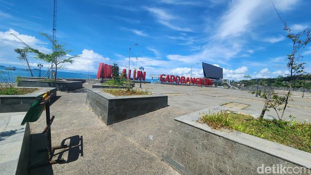 Alun-alun Gadobangkong Palabuhanratu di Kabupaten Sukabumi.