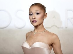Video: Detik-detik Ariana Grande Diserang Seorang Pria di Acara Premiere Film