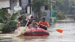 Banjir 3 Meter, Warga Perumahan Jaka Kencana Bekasi Dievakuasi