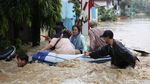 Banjir 3 Meter, Warga Perumahan Jaka Kencana Bekasi Dievakuasi