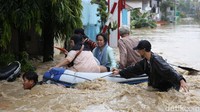 Banjir diperumahan ini mencapai ketinggian 3 meter. 