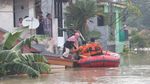 Banjir 3 Meter, Warga Perumahan Jaka Kencana Bekasi Dievakuasi