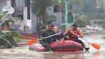 Banjir 3 Meter, Warga Perumahan Jaka Kencana Bekasi Dievakuasi