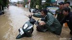 Banjir 3 Meter, Warga Perumahan Jaka Kencana Bekasi Dievakuasi