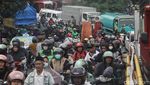 Banjir di Ciledug Mulai Surut, Jalanan Kusut