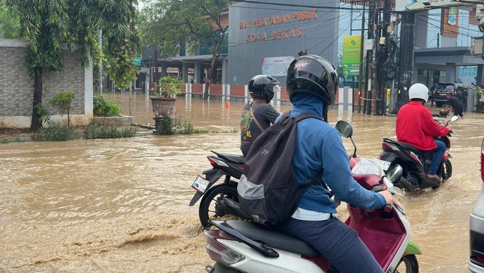 Banjir di Jl Ahmad Yani Bekasi