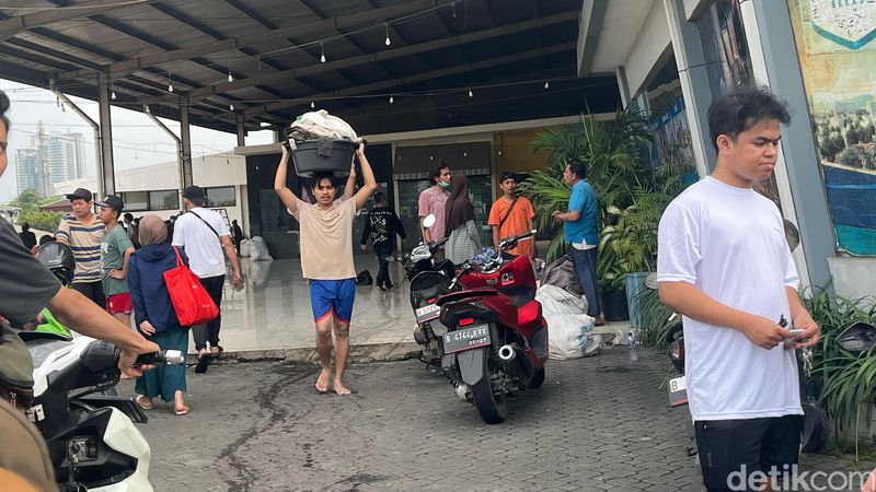 Banjir di Mega Bekasi Hypermall, 4 Maret 2025. (Rumondang Naibaho/detikcom)