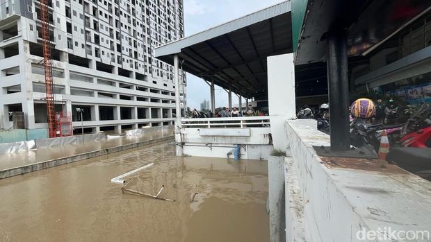 Banjir di Mega Bekasi Hypermall, 4 Maret 2025. (Rumondang Naibaho/detikcom)