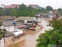 Warga Rawajati Pasrah Jadi Langganan Banjir Sejak 2002: Nggak Kaget Lagi