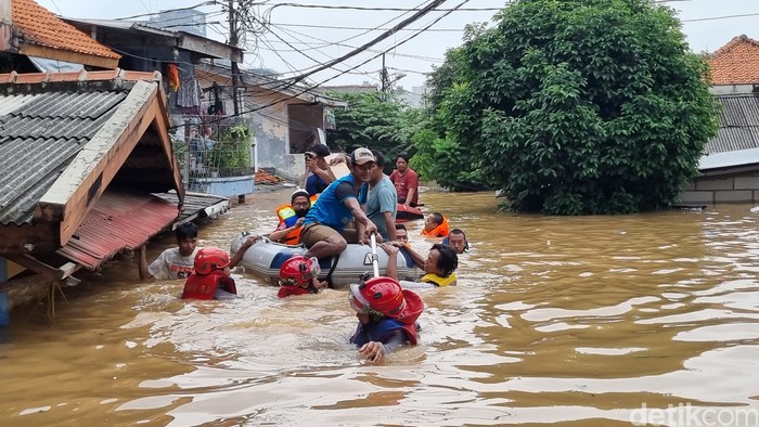 Banjir di Rawajati, Pancoran, Jaksel, 4 Maret 2025. (Taufiq Syarifudin/detikcom)