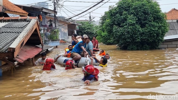 Banjir di Rawajati, Pancoran, Jaksel, 4 Maret 2025. (Taufiq Syarifudin/detikcom)