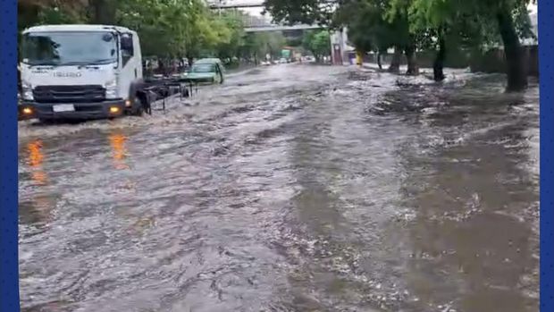 Banjir di Sejumlah Jalan di Jakbar