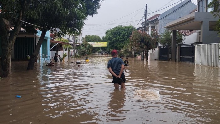 Banjir di Vila Nusa Indah 2 yang masuk wilayah Kabupaten Bogor (Fawdi/detikcom)