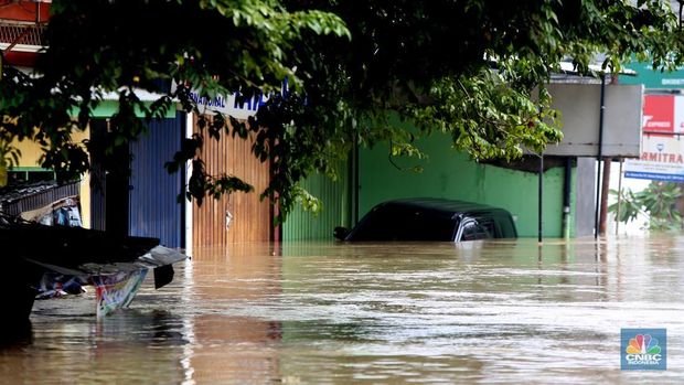 Banjir Kelurahan Sukmajaya, Kecamatan Marga Jaya, Bekasi Selatan, Jawa Barat, Selasa (4/3/2025). (CNBC Indonesia/Tias Budiarto)