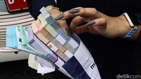 Masyarakat bisa menukarkan uang pecahan Rp 2.000 hingga Rp 50.000.  