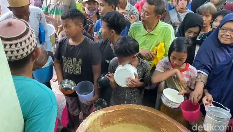 Bubur Muhdor yang selalu dinanti masyarakat Muslim Tuban saat Ramadan.