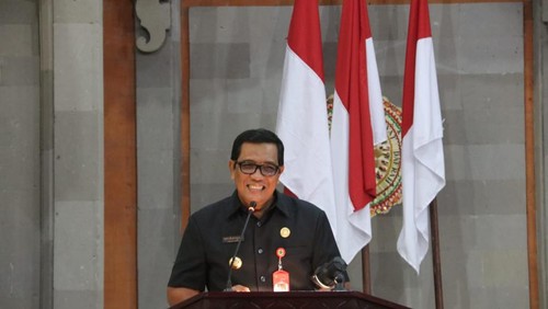 Bupati Tabanan I Komang Gede Sanjaya saat memimpin rapat paripurna di DPRD Tabanan, Senin (3/3/2025). Foto: Istimewa/Prokopim Kabupaten Tabanan