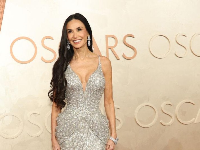 HOLLYWOOD, CALIFORNIA - MARCH 02: Demi Moore  attends the 97th Annual Oscars at Dolby Theatre on March 02, 2025 in Hollywood, California. (Photo by Kevin Mazur/Kevin Mazur/Getty Images)