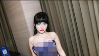Namun sayang, hubungan asmaranya telah kandas. Dinar Candy mengaku menjadi wanita jomblo yang sedang galau bersama teman-temannya, termasuk Cupi Cupita yang juga baru patah hati. Foto: Instagram/dinar_candy