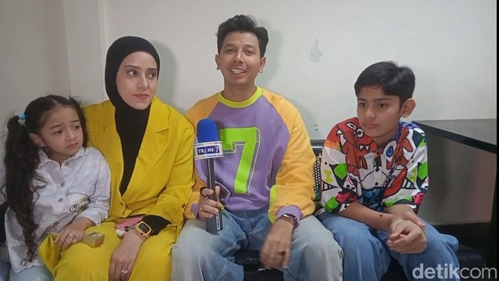 Fairuz A Rafiq dan keluarga.