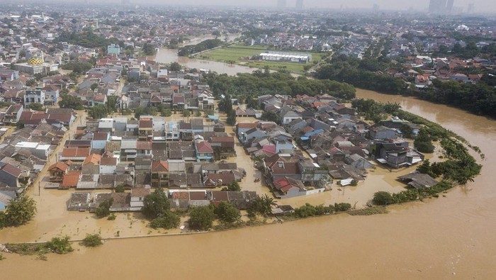 Menurut data BPBD Kota Bekasi terdapat 20 titik banjir di Bekasi akibat luapan sungai. Begini potretnya dari udara.