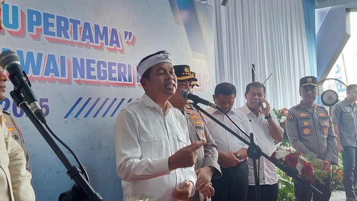 Gubernur Jawa Barat Dedi Mulyadi