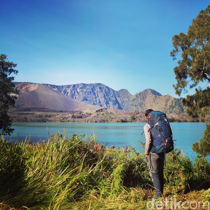 Ilustrasi pendaki di Gunung Rinjani.