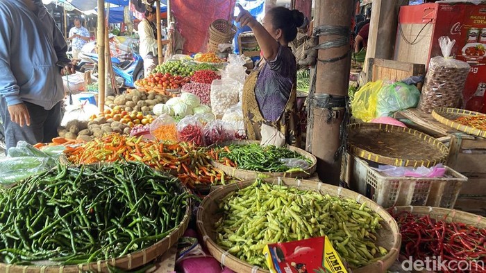 Harga cabai di Semarang naik signifikan.
