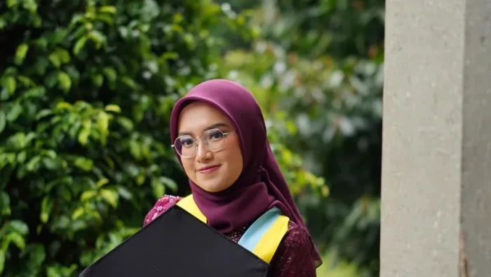 Hayya jadi wisudawan S1 termuda di UGM