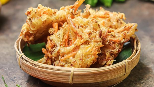 Bakwan sayur, or bala-bala, or ote-ote, or vegetable fritter, is an Indonesian snack made from flour, cabbage, carrots, and bean sprouts, served with chili pepper, peanut sauce, or sambal