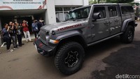 Mobil Japto Soerjosoemarno dipindah ke Rumah Penyimpanan Benda Sitaan Negara (Rupbasan) KPK, Selasa (4/3/2025).