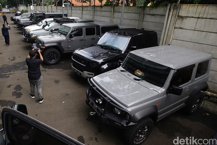 KPK memindahkan 11 unit mobil yang disita dari rumah Ketum MPN Pemuda Pancasila Japto Soerjosoemarno. Mobil itu dipindah ke Rupbasan KPK.