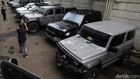 11 mobil yang disita adalah 1 unit Mobil Jeep Gladiator Rubicon, 1 unit Landrover Defender 90SE 2.0AT, 1 unit Mobil Suzuki 6G5VX(4X4) A/T, 1 unit Mobil Toyota Land Cruiser VRX, 1 unit Mobil Mitsubishi Coldis, 1 unit Mobil Mercedes-Benz, 1 unit Mobil Toyota Land Cruiser LC 70 Troop Carrier, 3 unit Mobil Toyota Hilux Double Cabin, dan 1 unit Mobil Toyota Land Cruiser Troop Car.
